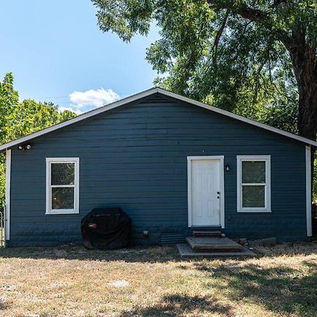 Escape To A Restored 1920S East Waco Bungalow 外观 照片