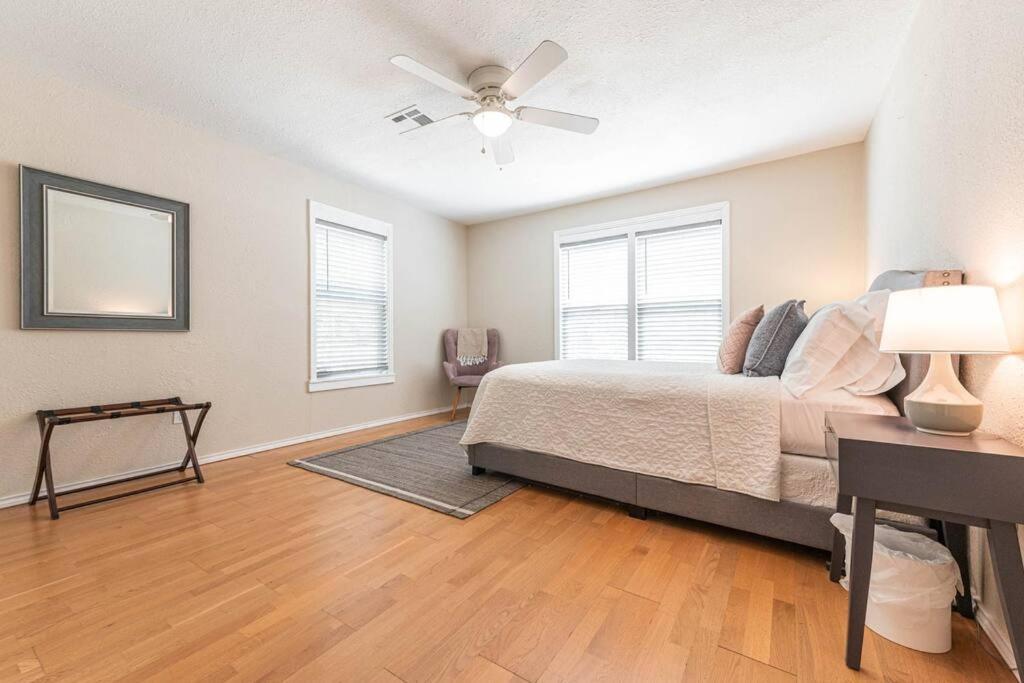 Escape To A Restored 1920S East Waco Bungalow 外观 照片