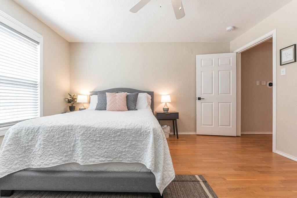 Escape To A Restored 1920S East Waco Bungalow 外观 照片