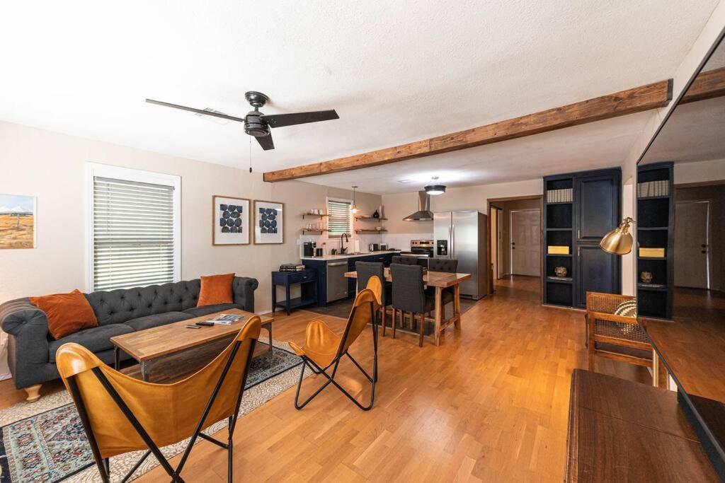 Escape To A Restored 1920S East Waco Bungalow 外观 照片