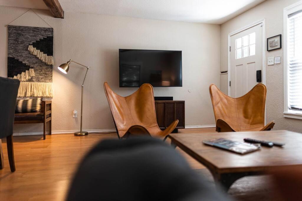 Escape To A Restored 1920S East Waco Bungalow 外观 照片