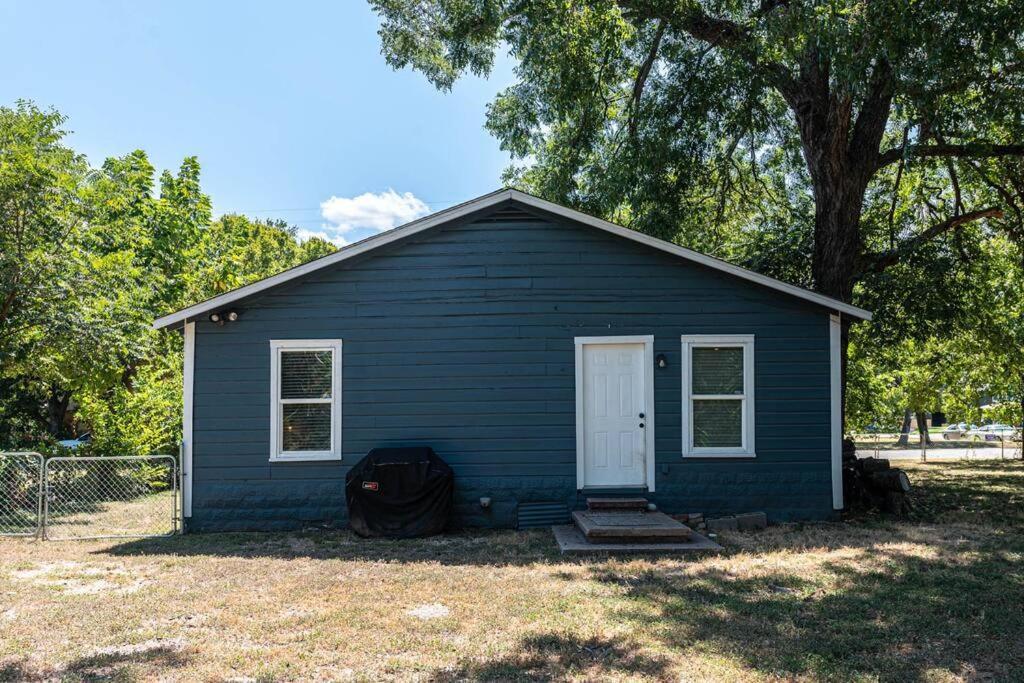 Escape To A Restored 1920S East Waco Bungalow 外观 照片